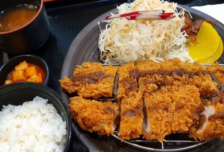  장충체육관 맛있는 돈가스! 돈돈돈까스