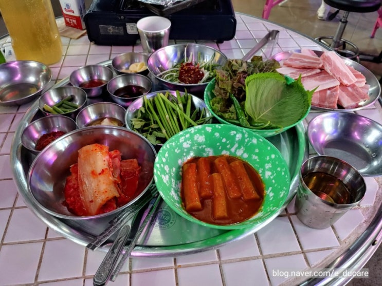  #잡담422. 합정 냉삼맛집 레트로 분위기의 냉동삼겹살 냉동고