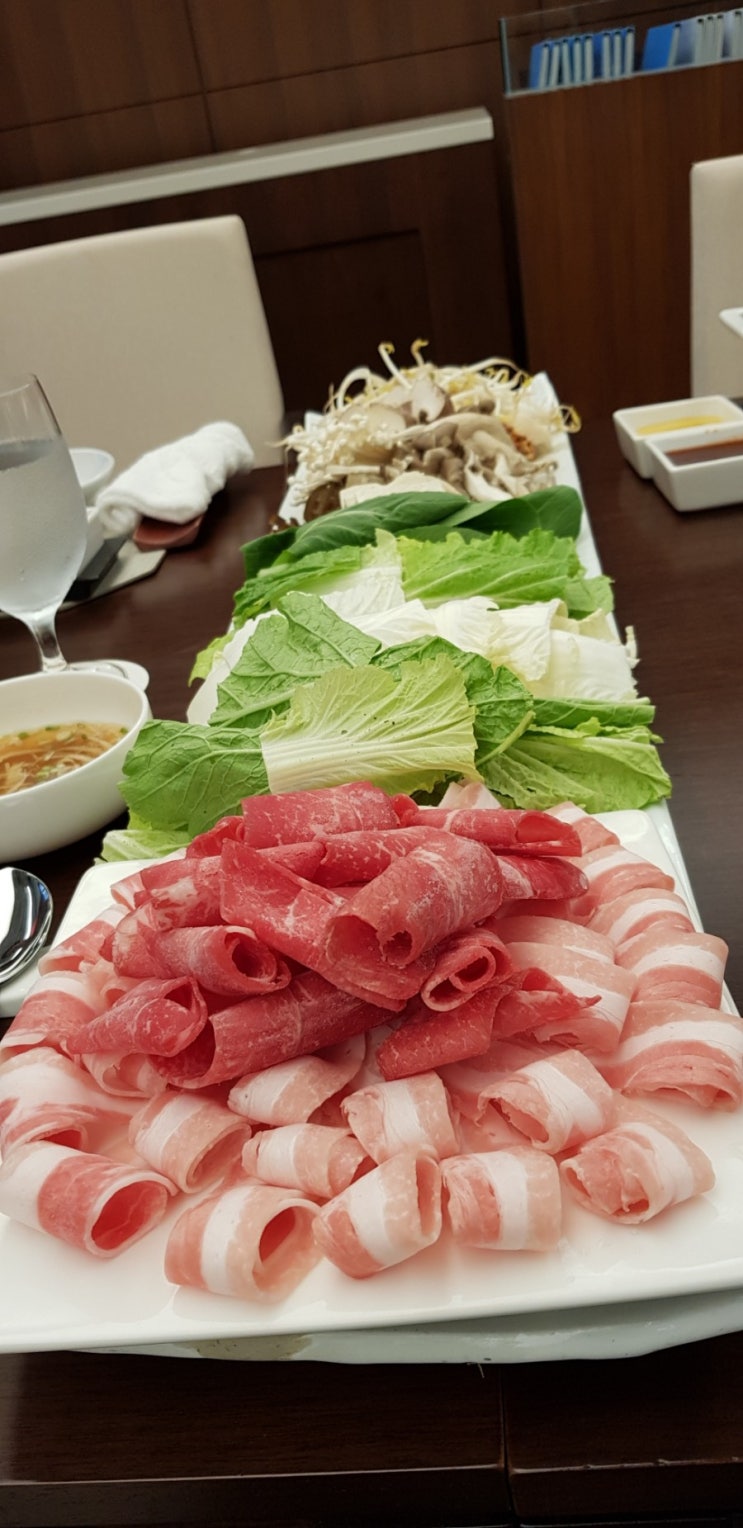  디아넥스레스토랑 전복김밥과 현무암 치킨