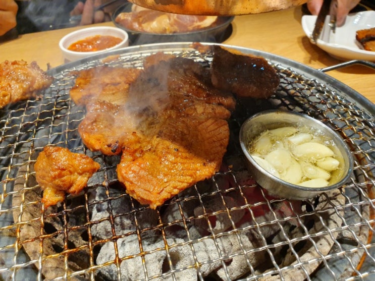  무한리필 돼지고기 명륜 진사 갈비 부천 고강점 방문 후기. 9월 11일 위메프 99특가 9,900원 쿠폰 이벤트. 4인 가족이면 몇 인분 먹을까요?