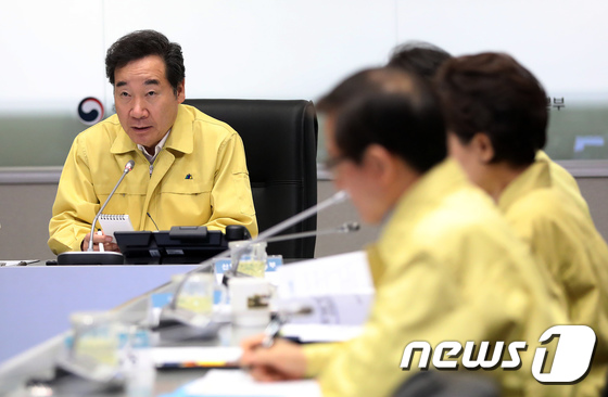 李총리 "태풍 재해보험 가입 농어가, 추석前 보험금 50% 선지급" 李총리 "태풍 재해보험 가입 농어가, 추석前 보험금 50% 선지급"