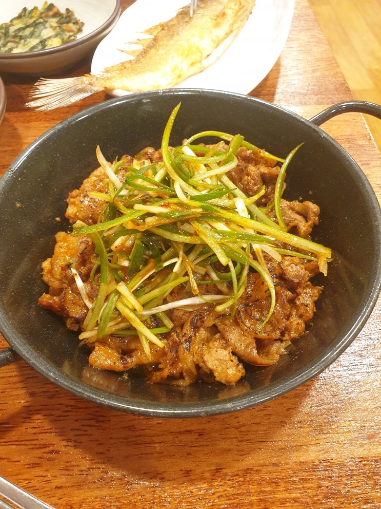  동래역 백반집 산머루 식당