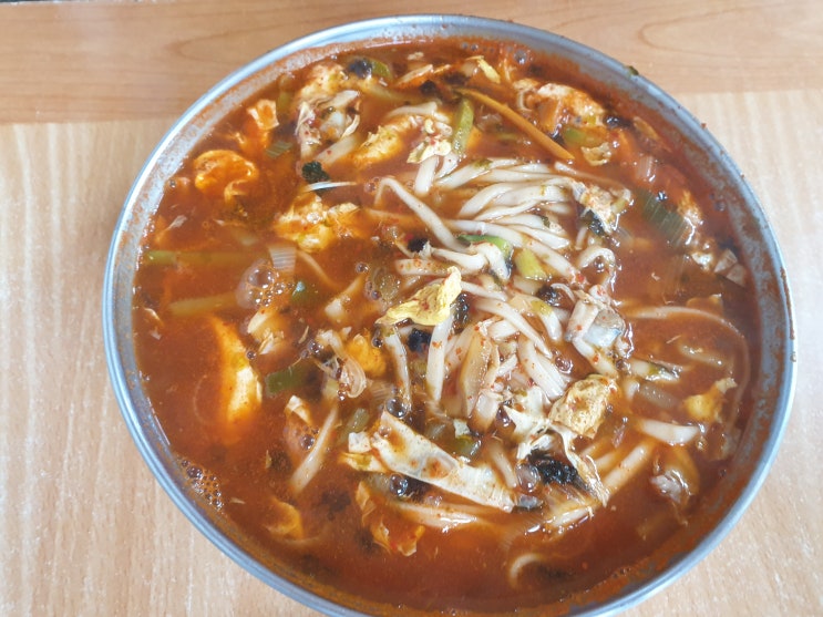 홍북 식당 얼큰 칼국수 한 그릇~