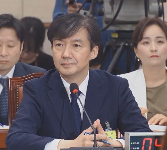 문재인 대통령, 조국 법무부장관 임명 재가. 본격 임기시작