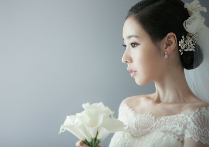 스튜디오에서 푼 간미연 웨딩화보.jpg 스튜디오에서 푼 간미연 웨딩화보.jpg