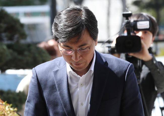  ‘수행비서 성폭행’ 안희정 징역 3년6개월 확정…“피해자 진술 믿을 수 있어”