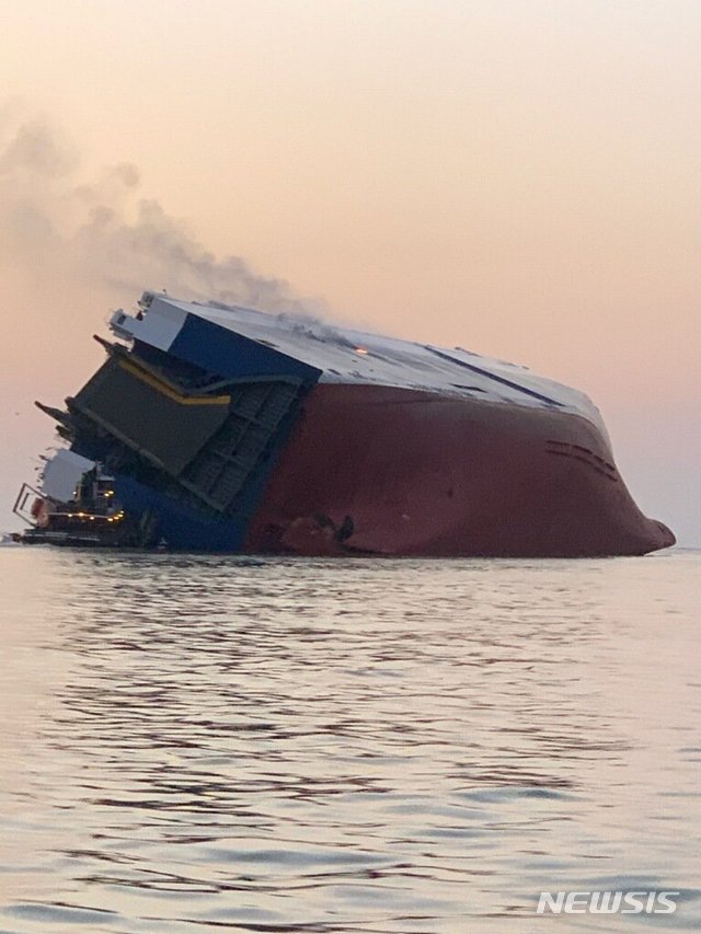 현대글로비스 골든레이호 대형 선박 사고:) 한국인 4명 미구조