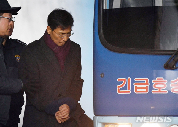  안희정 정역 실형…비서 성폭행 안희정, 징역 3년 6개월 실형 확정_"1심 무죄→2심 유죄"…'성인지 감수성' 잃어선 안 돼