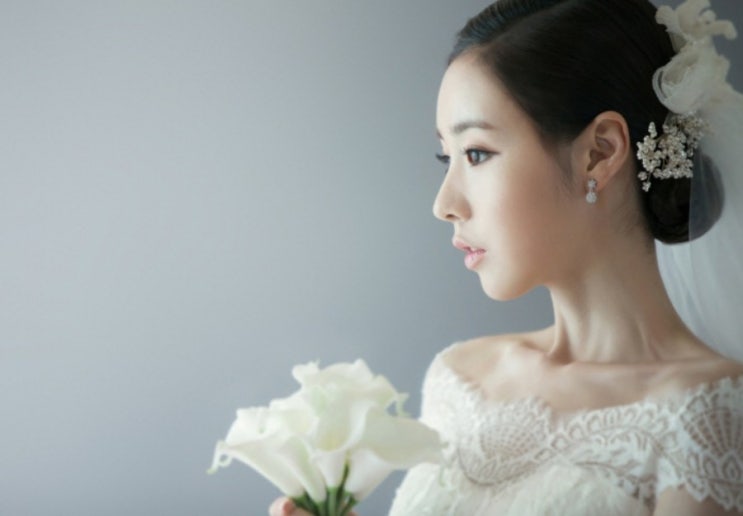 [단독] ‘결혼’ 간미연, 웨딩화보 입수…황바울 반하게 한 아름다운 신부
