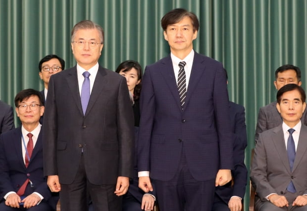  네이버선 '문재인 탄핵' vs 다음에선 '문재인 지지'..또 검색어 대전