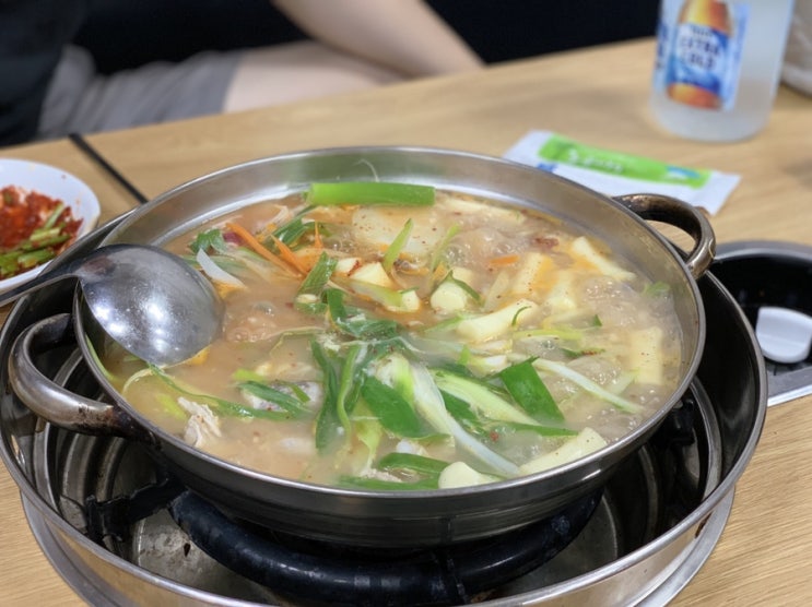  [동국대닭한마리/충무로닭한마리]동대빨간닭한마리 칼국수 볶음밥 사리 추가요