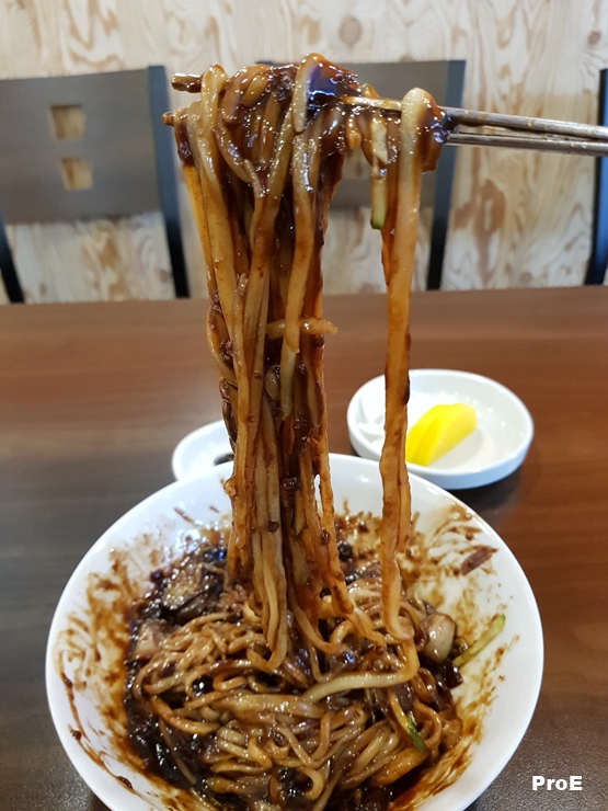  인천 부평시장 김홍일 옛날 손짜장 수타면 전문점
