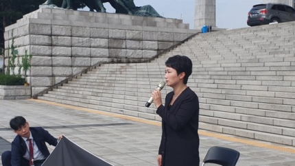 이언주 국회의원, 조국 법무부장관 임명강행에 삭발 저항 이언주 국회의원, 조국 법무부장관 임명강행에 삭발 저항