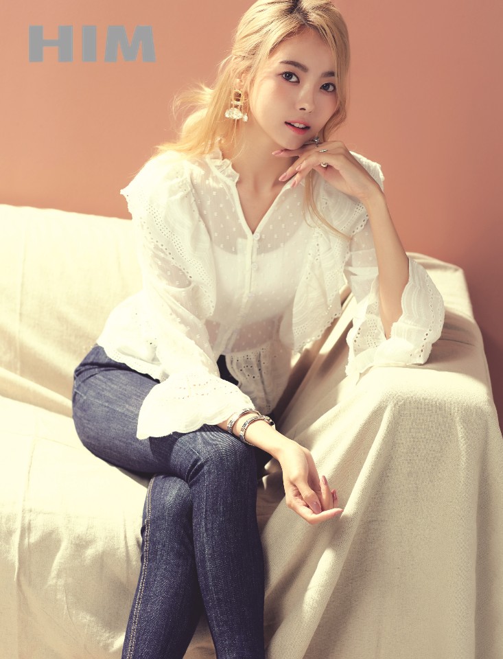  아이오아이 임나영 팔찌 // 여신느낌 가득한 임나영 화보 속  팔찌는 뭘까?