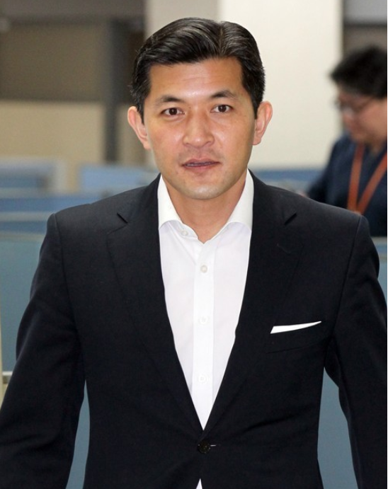 "현실이 진심으로 걱정"···'기업인' 홍정욱, 드디어 정계복귀 시동거나 "현실이 진심으로 걱정"···'기업인' 홍정욱, 드디어 정계복귀 시동거나