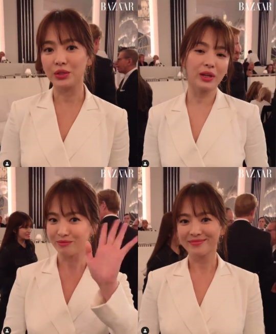 송혜교, 뉴욕 패션쇼 밝힌 미모... "좋은 시간 보내겠다" 송혜교, 뉴욕 패션쇼 밝힌 미모... "좋은 시간 보내겠다"