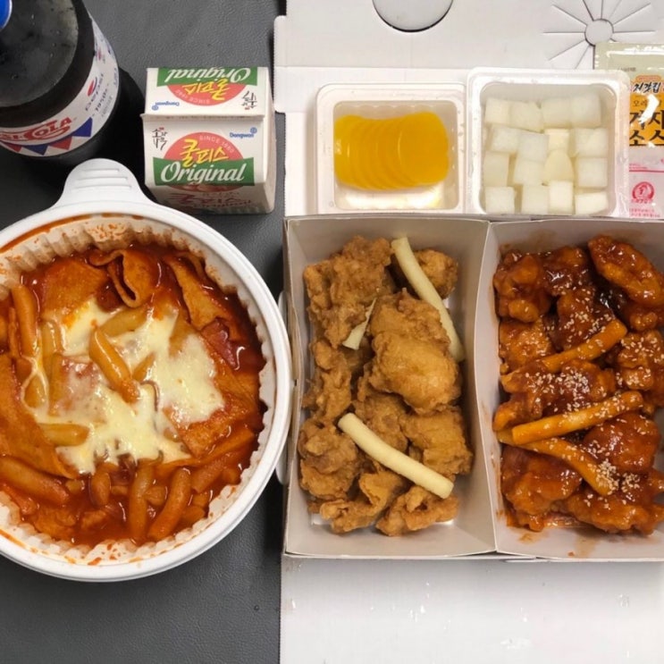  야식은 떡볶이 + 치킨 조합