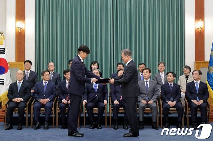  문제인, 결국 조 국 임명! 황 장수 장 기표 문조 퇴진 집회!