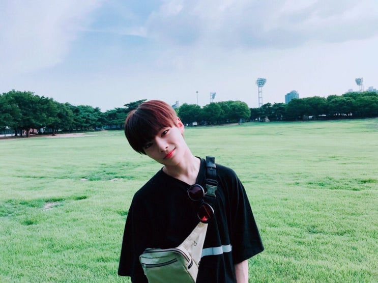  스트레이키즈의 홍일점.14