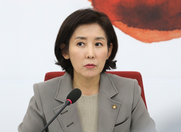  나경원 한국당 원내대표 아들 논문 청탁 정황 드러나..나경원 아들 논문 교신저자 윤형진 서울대 교수 "나 의원에게 '제1저자 올려달라' 부탁받아"