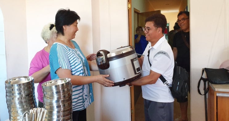 카자흐스탄 고려인마을 고아원에 전기밥통을 기부