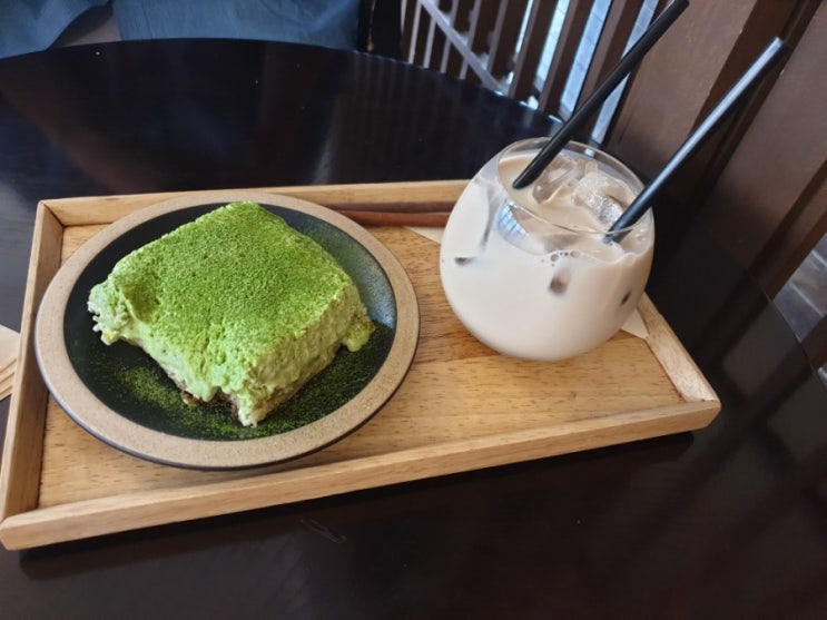  티라미수와 밀크티가 이 세상 맛이 아닌 송리단길 가배도