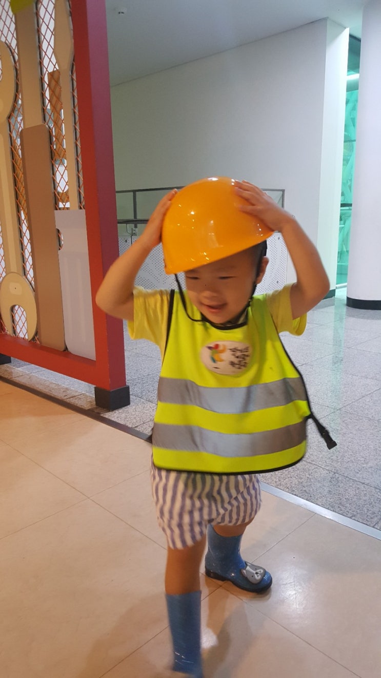  수원근교 40개월 아이와 함께 가볼만한 곳 비바람 몰아치는 태풍을 뚫고 다녀온 경기어린이박물관 '은혜갚은 까치'인형극