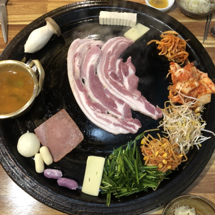  [수원 파장동 맛집] 비 오는 날엔 솥뚜껑 삼겹살! < 60판 왕뚜껑 삼겹살 >