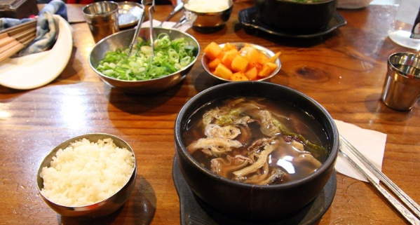  속 시원하게 풀어주는 해장국 맛집