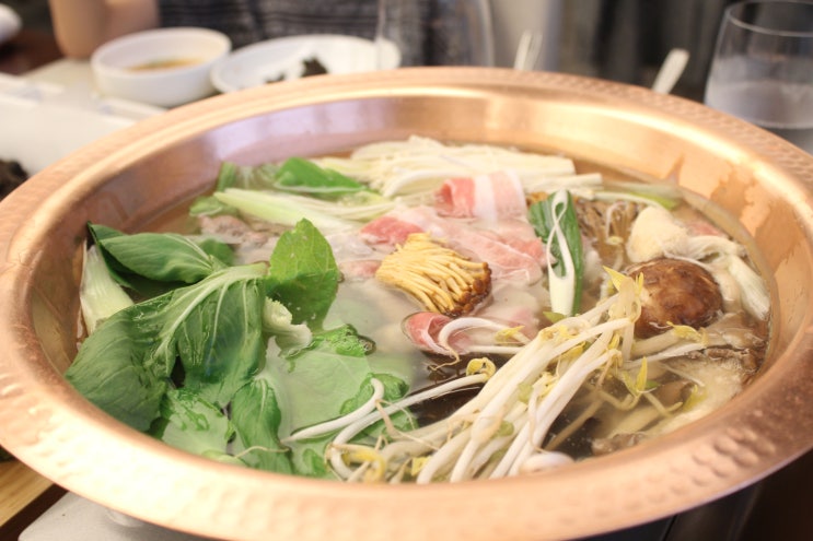  디아넥스 레스토랑 : 본태박물관 옆 자연 속 서귀포 호텔 맛집 [ 전복김밥 , 현무암치킨 , 샤브샤브 즐기기 ]