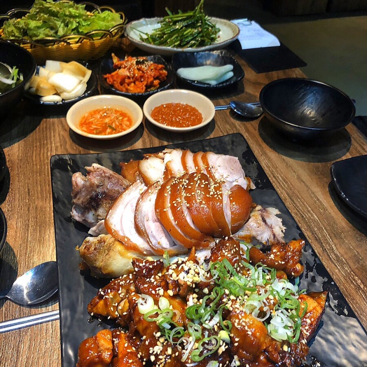  종로 족발 맛집 추천, 숯불 향이 일품인 "족의 한수"