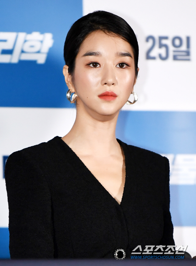  연예가소식)'양자물리학' 서예지 "너무 말라 옷 사이즈 전부 수선..'아이가 입냐'는 이야기까지 들었다"