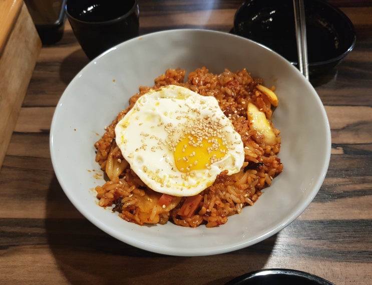  을지로/ 핵맛 김치볶음밥이 있는 꾸왁칼국수