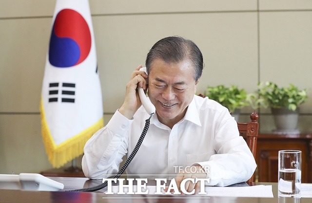  文대통령, 라디오 '깜짝'출연…"넉넉한 한가위 보내시길"