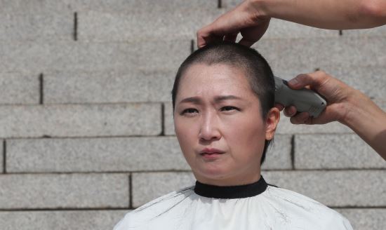  이언주 삭발에 관심은 온통 나경원 삭발, 엉뚱한 파급효과