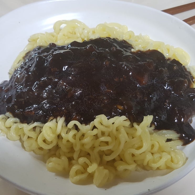  마트에서 구매한 풀무원 생가득 직화짜장면 맛 후기, 칼로리(열량), 영양성분 정보 (짜장면, 직화자장면)