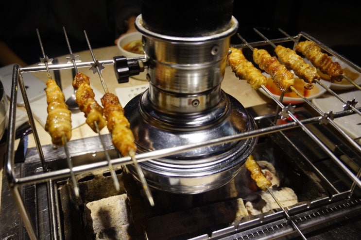  홍대 양꼬치 맛집 - 홍대 ‘신주양꼬치’에서 연변 냉면에 양꼬치를 싸먹봤습니다. 기절하고 가요 ~