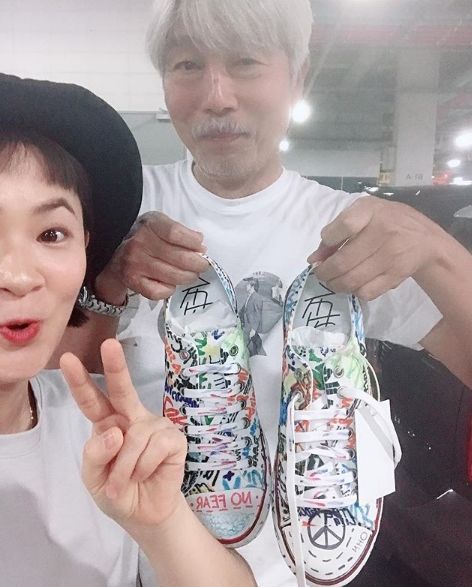  '셀럽파이브' 김신영, "배대표님 드뎌 선물 증정" 배철수와 다정하게 셀카