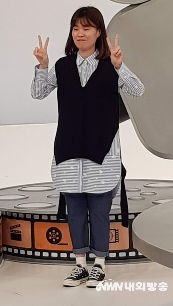  [포토] ‘영화보장’ 박지선, 포토타임 포즈의 정석 더블 브이