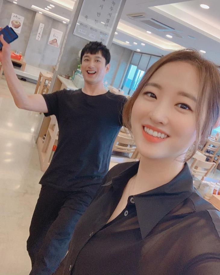 이재황유다솜, 14살 나이 차이 극복한 럽스타그램…'직업은 필라테스 강사' 이재황유다솜, 14살 나이 차이 극복한 럽스타그램…'직업은 필라테스 강사'