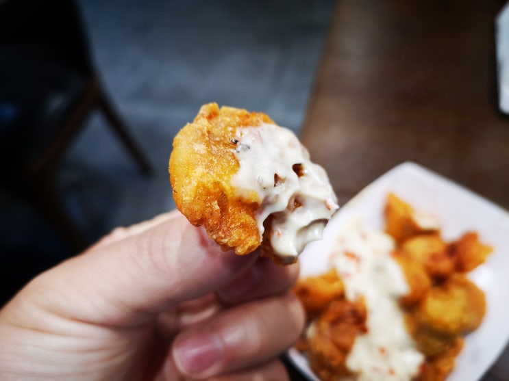  알쓸시식! KFC 할아버지 닭똥집?! 닭껍질에 이은 똥집튀김을 직접 먹어봤습니다!