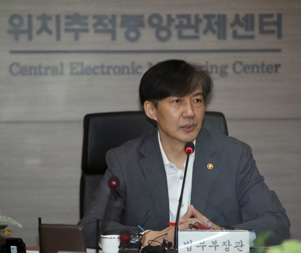 조국 장관 고 김홍영 검사 묘소 참배…검찰개혁 상징 - 포커스데일리 조국 장관 고 김홍영 검사 묘소 참배…검찰개혁 상징 - 포커스데일리