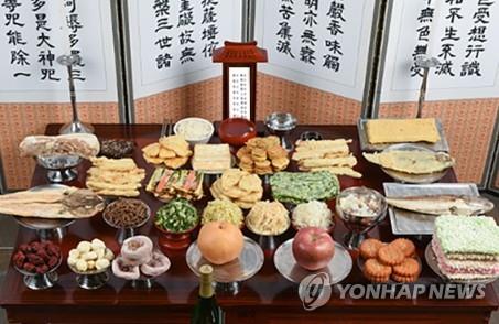 "친척 모임 안가요" 가족끼리·나홀로 추석 보내는 사람들 "친척 모임 안가요" 가족끼리·나홀로 추석 보내는 사람들