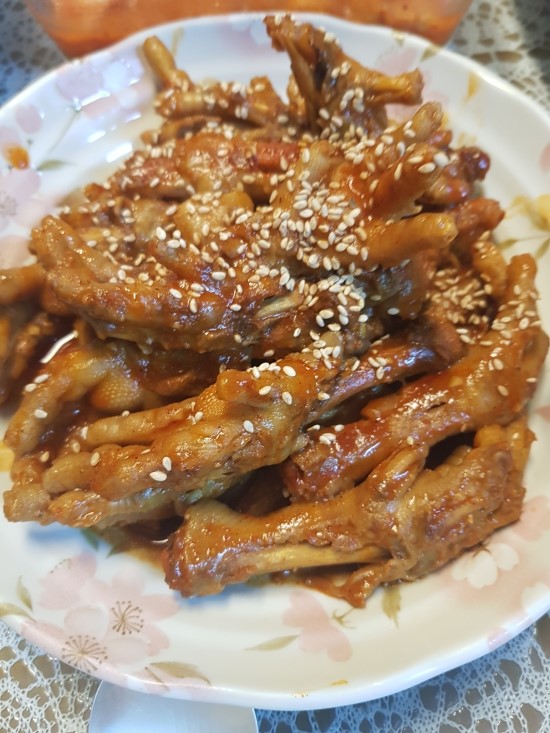 2019년9월6일 하루 식사 있다. 금요일 아침 미역국 참치 김부각 총각김치 김치 고사리나물볶음 가지볶음 점심 햇반컵반 부대찌개국밥 저녁 국물통닭발 아기호박부침개 김치 물김치 총각김치 가지볶음 오징어무국 후식 사과 2019년9월6일 하루 식사 있다. 금요일 아침 미역국 참치 김부각 총각김치 김치 고사리나물볶음 가지볶음 점심 햇반컵반 부대찌개국밥 저녁 국물통닭발 아기호박부침개 김치 물김치 총각김치 가지볶음 오징어무국 후식 사과