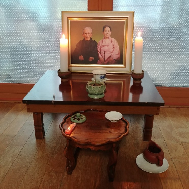 추석, 부모님과 수자타에게 香·초와 차로 차례 올리다 추석, 부모님과 수자타에게 香·초와 차로 차례 올리다