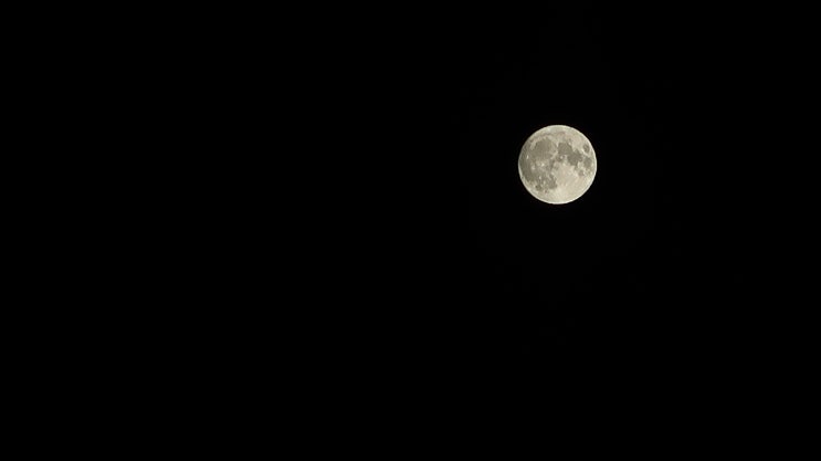 미러리스 카메라로 달 사진 찍기