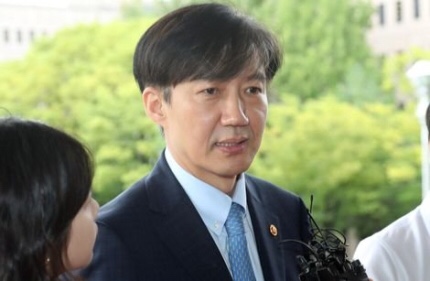 조국의 검찰 압박 3탄···내일 故김홍영 검사 묘소 참배한다