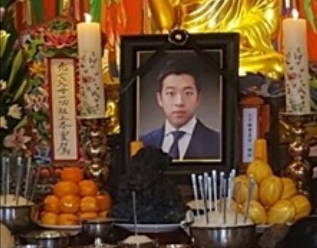 조국의 생뚱, 왜 김홍영 검사 문제를 이제사 건드리나? SNS상에서도 한번 다룬 적이 있었나?/최석태/ 조국의 생뚱, 왜 김홍영 검사 문제를 이제사 건드리나? SNS상에서도 한번 다룬 적이 있었나?/최석태/