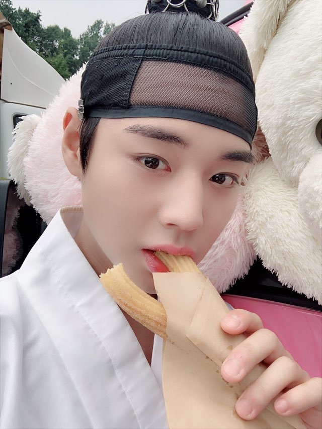  190914 박지훈 꽃파당 촬영장 서폿 인증 (추석에도 열일)