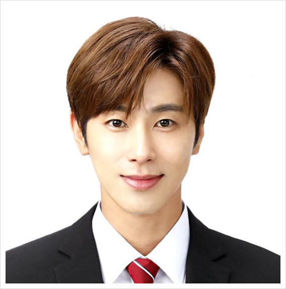  기사 : <MBC 놀면뭐하니?> 대한민국 라이브 - 사진관 편  & 유노윤호 생애 첫 취업 증명 사진 공개